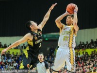 CBA半决赛广厦胜山东3-3抢7 丁神13+2福特森31+13