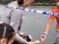 史上最具特色的马拉松 汕头马拉松观众为选手泡茶(图)