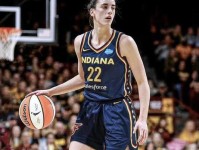 不败定律 WNBA状元观战步行者8胜0负 触发超8成夺冠概率冲首冠 克拉克