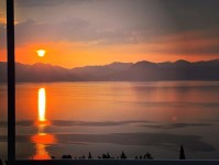 有一种美叫“抚仙湖和日出日落同框”