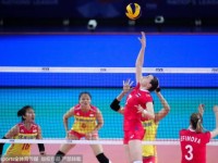 中国队3-0横扫俄罗斯 郎平称女排拦网还需加强