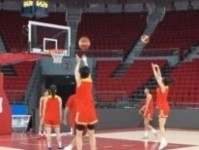 上一场大胜46分 中国篮球之队官博晒女篮今日赛前训练视频 中国女篮主教练