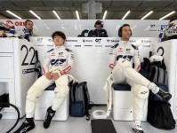 FIA 角田裕毅在三练的红旗下违规超车 正赛罚退10位起步 赛车
