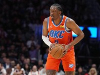 NBA官方 杰威是过去40年总决赛第五位25岁以下连续3场25 得分的球员 韦德