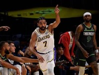 湖人试训堪萨斯大学先发控卫 他的整体成熟度其实还是不错的ncaa 德文 哈里斯