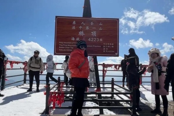 盛夏 到轿子山感受清凉之旅