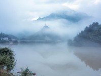 云南曲靖：潇湘水库云雾缭绕宛如画卷