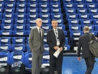 亲自督战 NBA总裁萧华现身雷霆主场观看总决赛天王山之战 雷霆队 步行者队