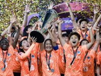 鄂媒 武汉女足一周内三连胜 转战大半个中国攻克 魔鬼赛程女超