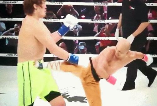 崔洪万vs一龙比赛结果谁赢了 一龙踢中崔洪万裆部取胜