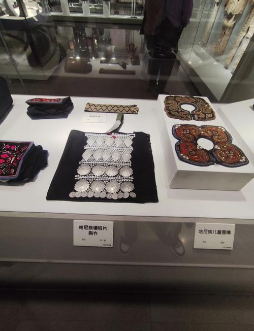 “云上之和——云南哈尼族服饰展”亮相中国丝绸博物馆