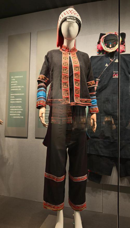 “云上之和——云南哈尼族服饰展”亮相中国丝绸博物馆