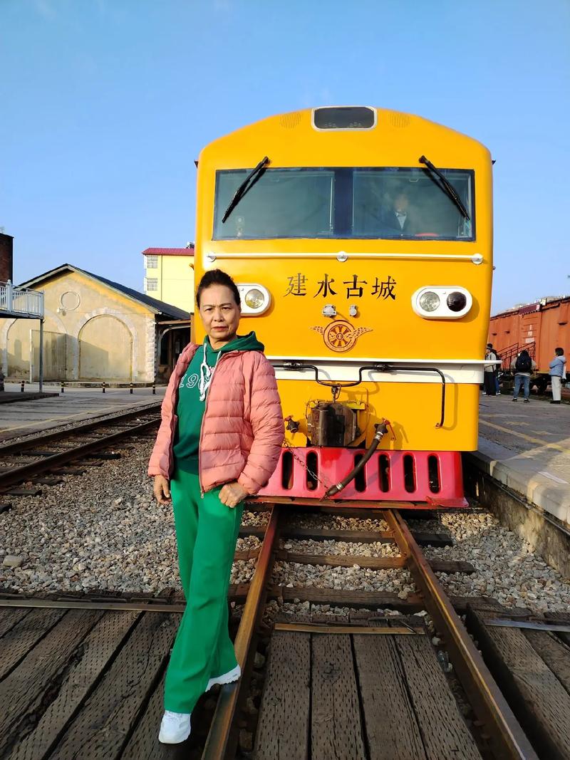 百年寸轨黄金线—建水古城小火车