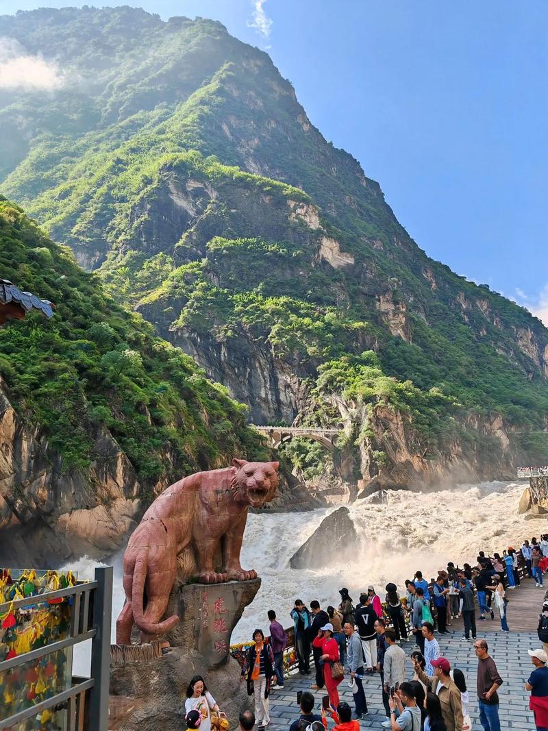 香格里拉虎跳峡景区：奇与美均是自然的馈赠