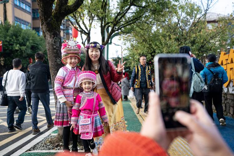 千年一街，万人同宴！2023云南·绿春哈尼十月年长街古宴文化旅游节4065桌刷新纪录