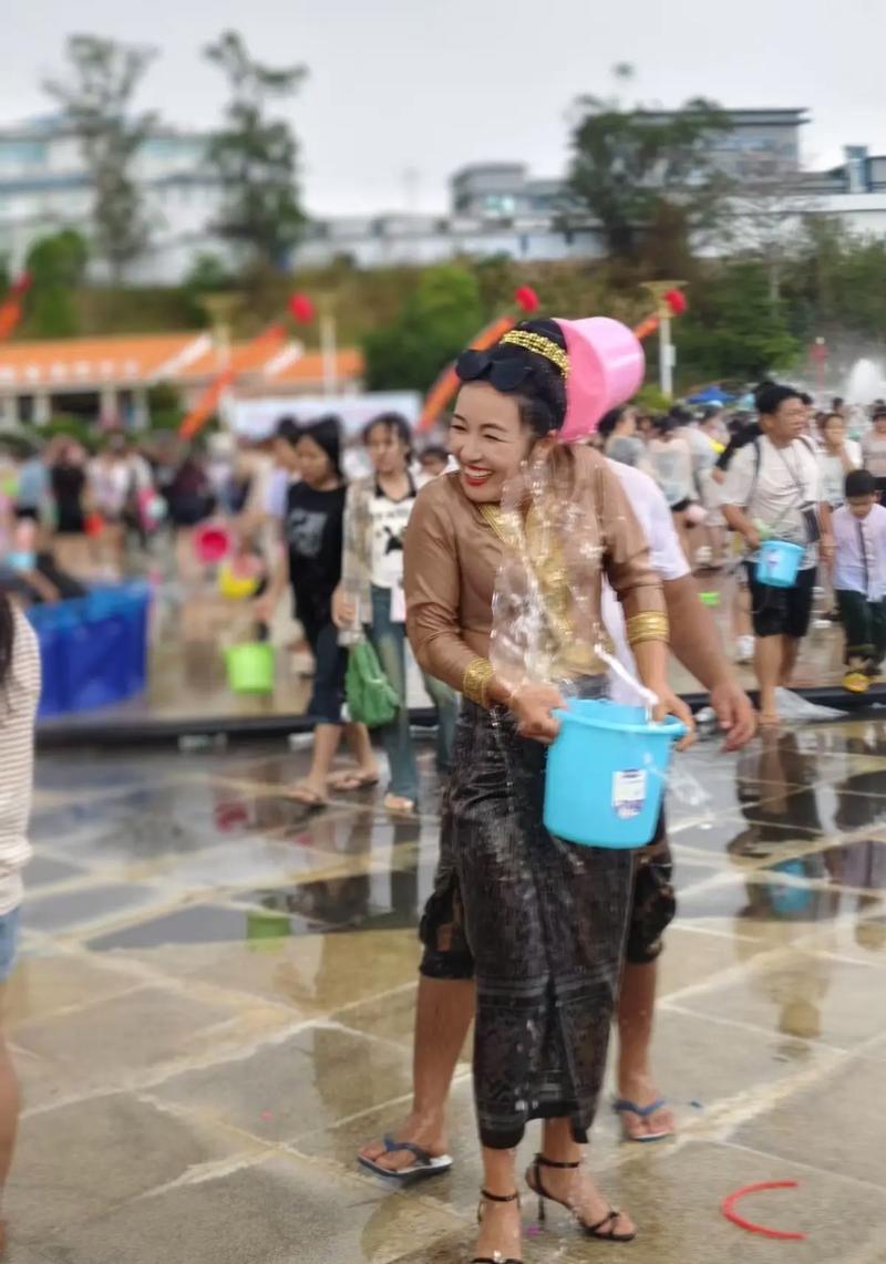 云南民族村傣历1381新年泼水节狂欢