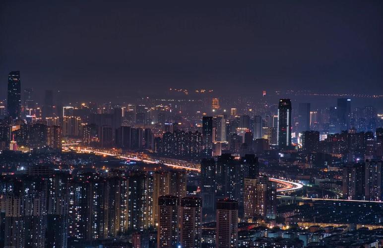 来这里，看昆明最酷炫的夜景灯光秀！