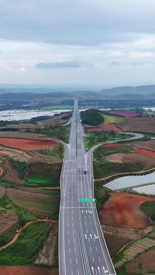 自驾游云南最美高速公路