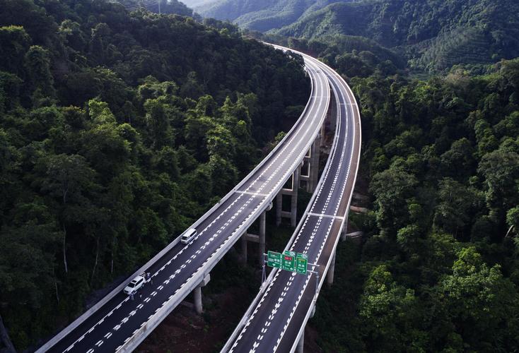 自驾游云南最美高速公路